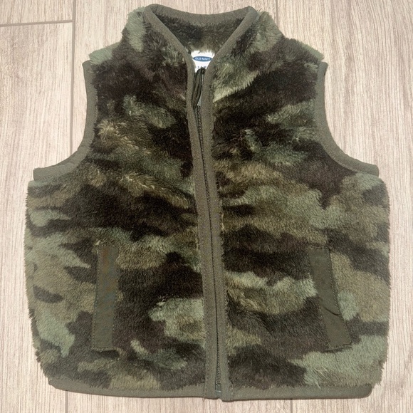 Old Navy Green Camouflage Fleece Vest - Picture 1 of 3